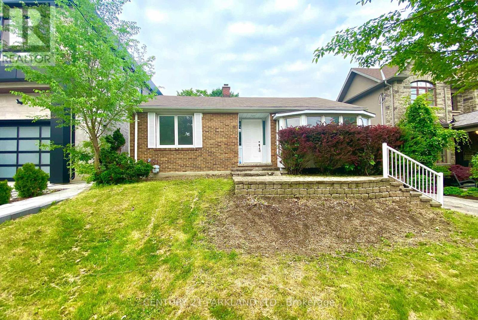 9 BROOKLAWN AVENUE|Toronto (Cliffcrest), Ontario M1M2P3