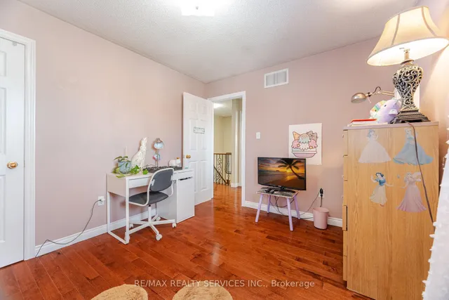 Additional image 39 of 28 Fallstar Cres
