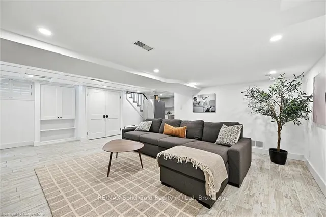 Additional image 36 of 112 Chedoke Ave