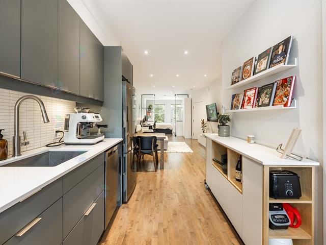 1466 Av. Laurier E.|Montréal (Le Plateau-Mont-Royal), Quebec H2J1H7