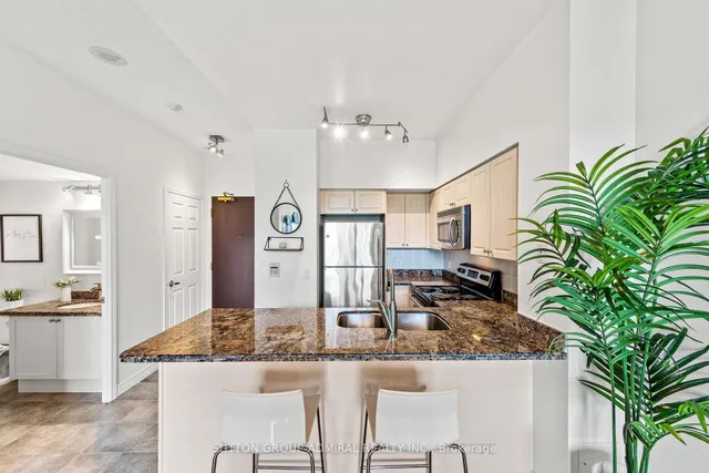 Additional image 10 of 51 Lower Simcoe St Unit 210