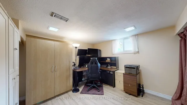 Additional image 26 of 48 Acorn Ave