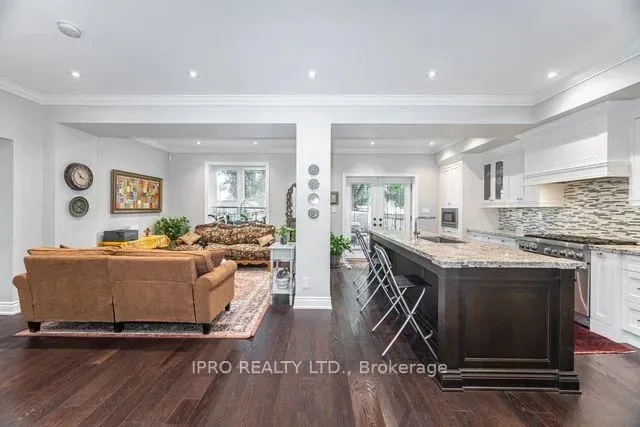 Additional image 8 of 262 Martin Grove Rd