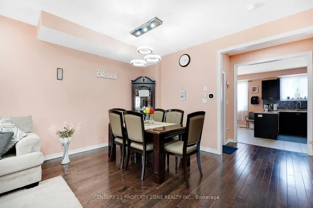 Additional image 17 of 33 Kayak Hts