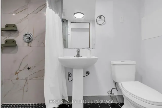 Additional image 32 of 564 Bessborough Dr