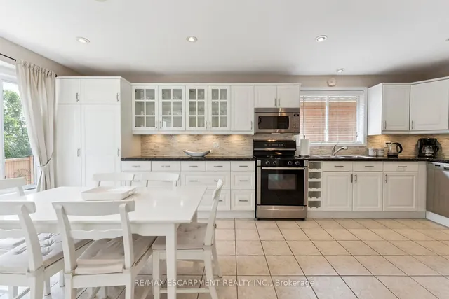 Additional image 16 of 1650 Allan Cres