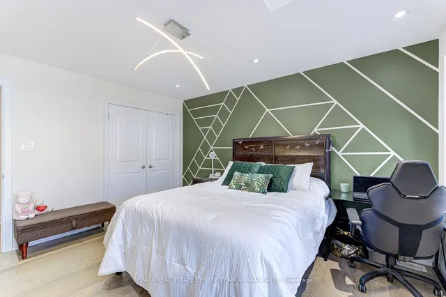 Additional image 33 of 17 Frost St