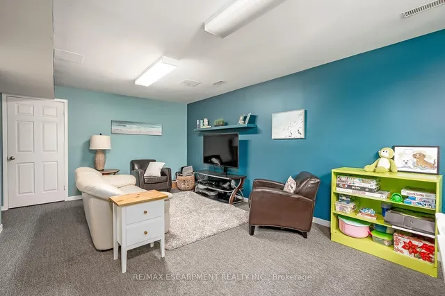 Additional image 38 of 275 Alexander Crt