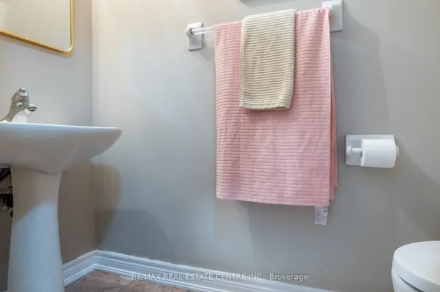 Additional image 22 of 925 Knotty Pine Grve