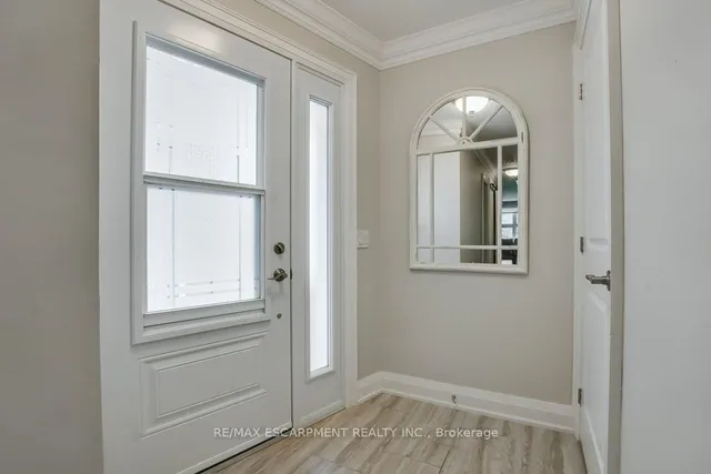 Additional image 5 of 33 Szollosy Circ