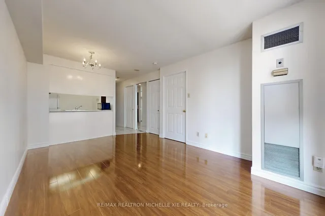 Additional image 11 of 736 Bay St Unit 1009