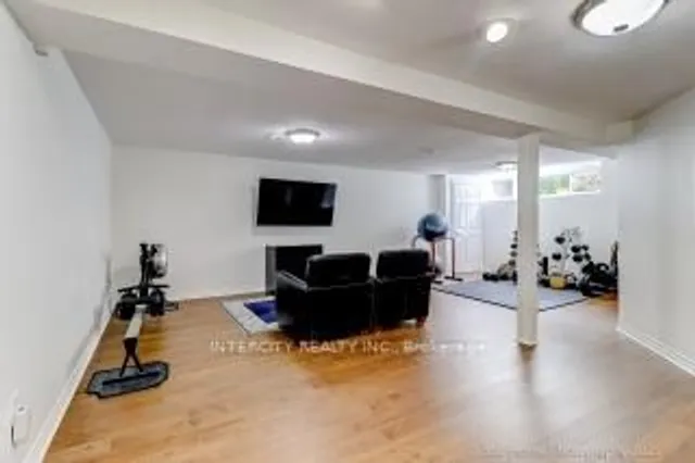 Additional image 22 of 44 Oxenden Cres