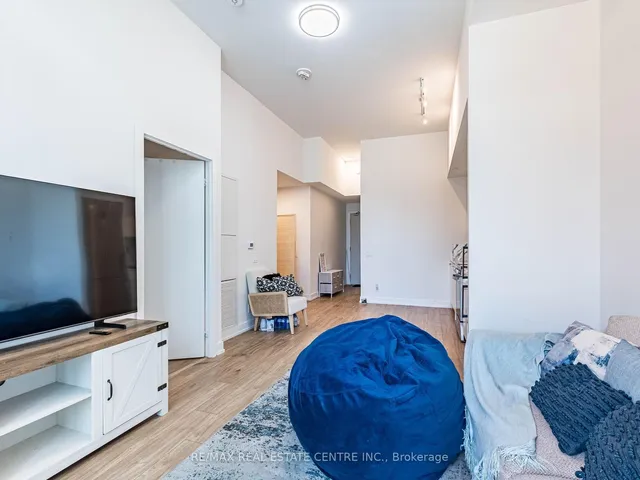 Additional image 30 of 215 VETERANS Dr Unit 211