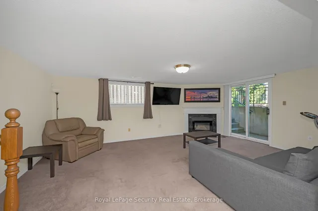 Additional image 29 of 107 Fairington Cres