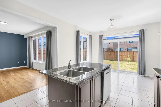 Additional image 15 of 23 Royal Coachman Way