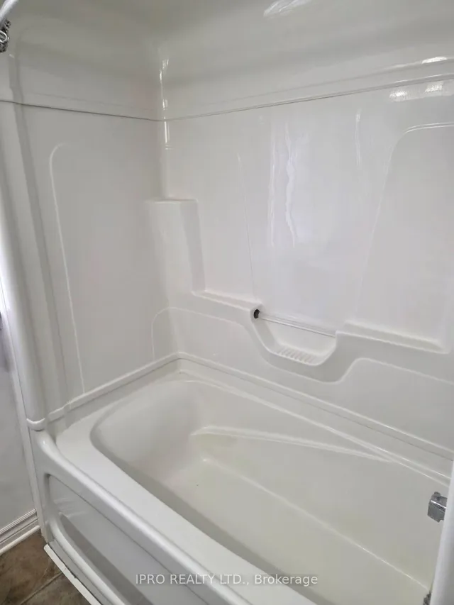 Additional image 9 of 215 Elmwood Cres