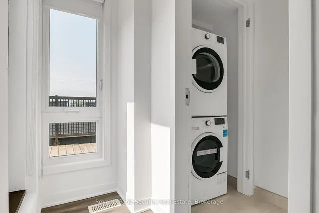 Additional image 32 of 40 Ed Clark Gdns Unit TH 22