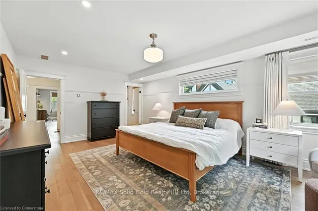 Additional image 20 of 112 Chedoke Ave