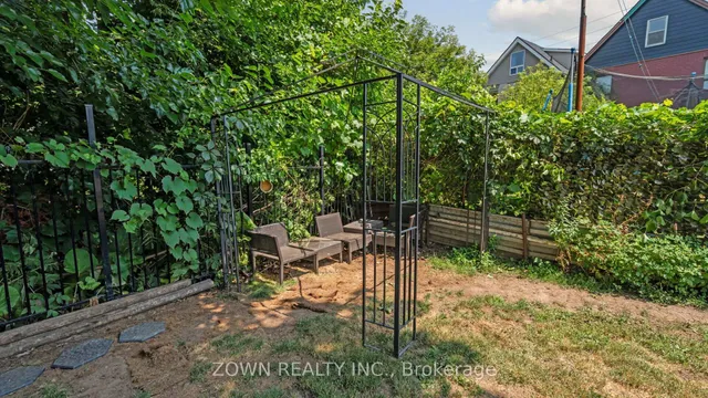 Additional image 35 of 64 Sheaffe St