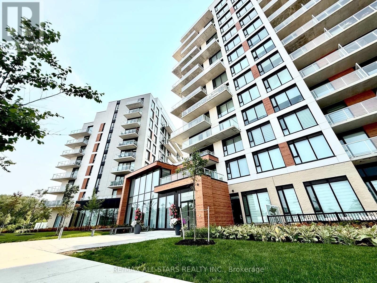 Property image for 111 - 6 DAVID EYER ROAD|Richmond Hill, Ontario L4S0N5