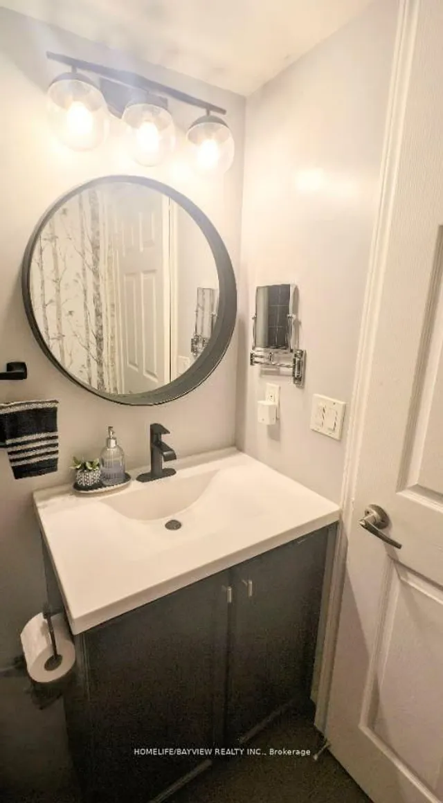 Additional image 14 of 19 Grand Trunk Cres Unit 708