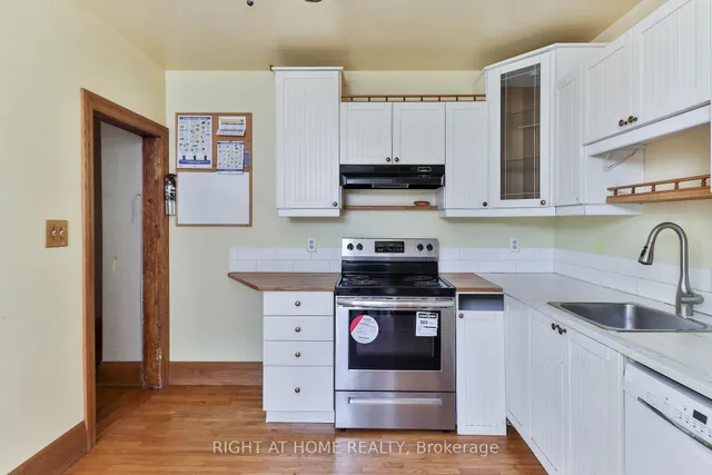 Additional image 28 of 948 Runnymede Rd