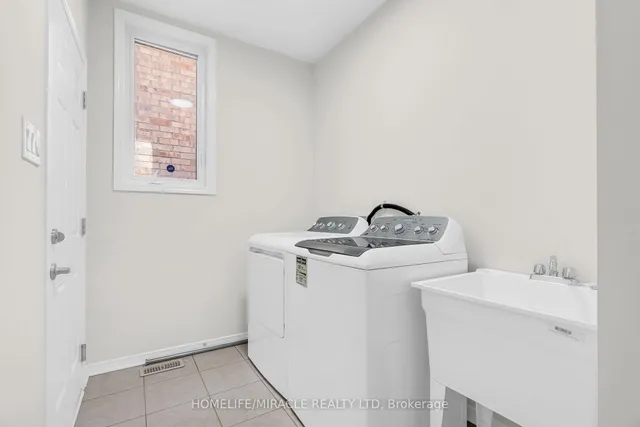 Additional image 21 of 23 Royal Coachman Way