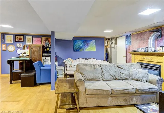 Additional image 27 of 8 Frances Ave