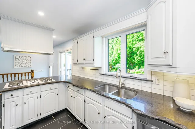 Additional image 16 of 6487 Panton St