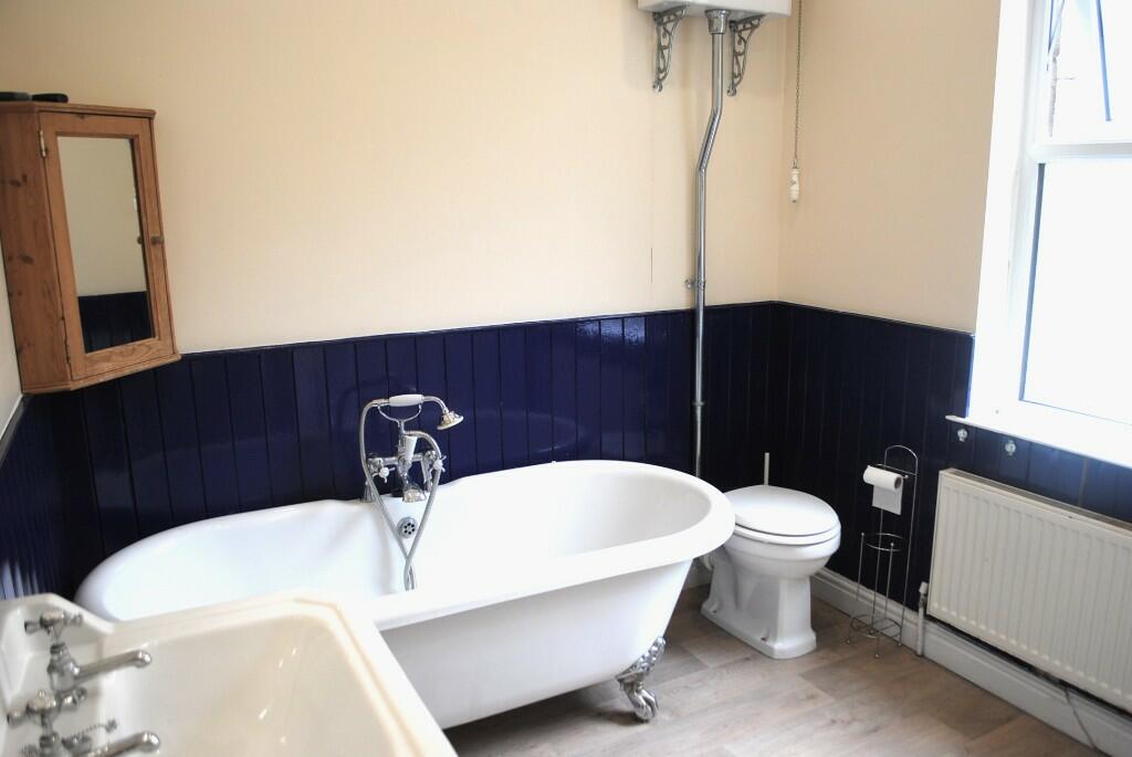 Additional image 6 of *** Very Well Presented 3 Bedroom House Share To Rent ***