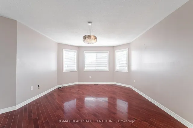 Additional image 26 of 6 Baccarat Cres