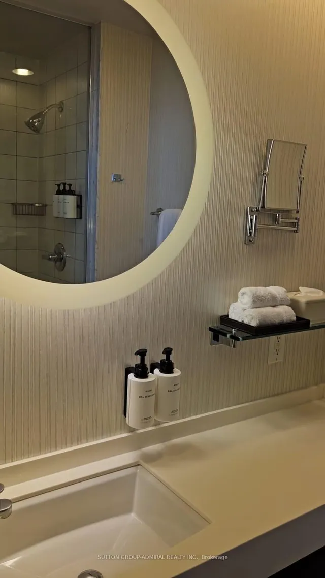 Additional image 12 of 1 King St Unit 2007