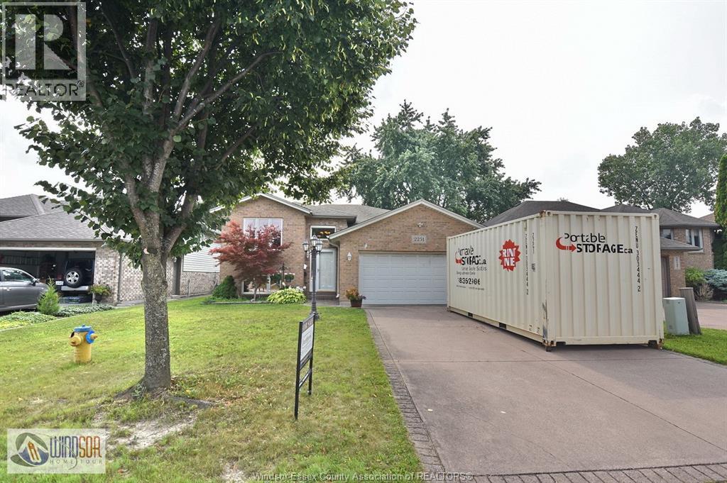 2251 CALIFORNIA|Windsor, Ontario N9B3V5