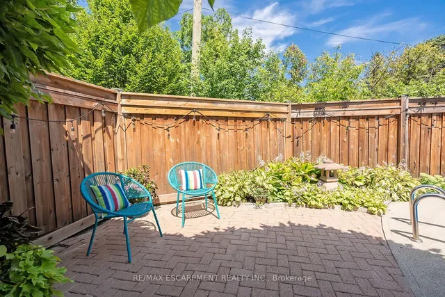 Additional image 45 of 275 Alexander Crt