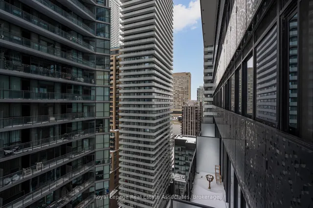 Additional image 33 of 55 Charles St Unit 2206