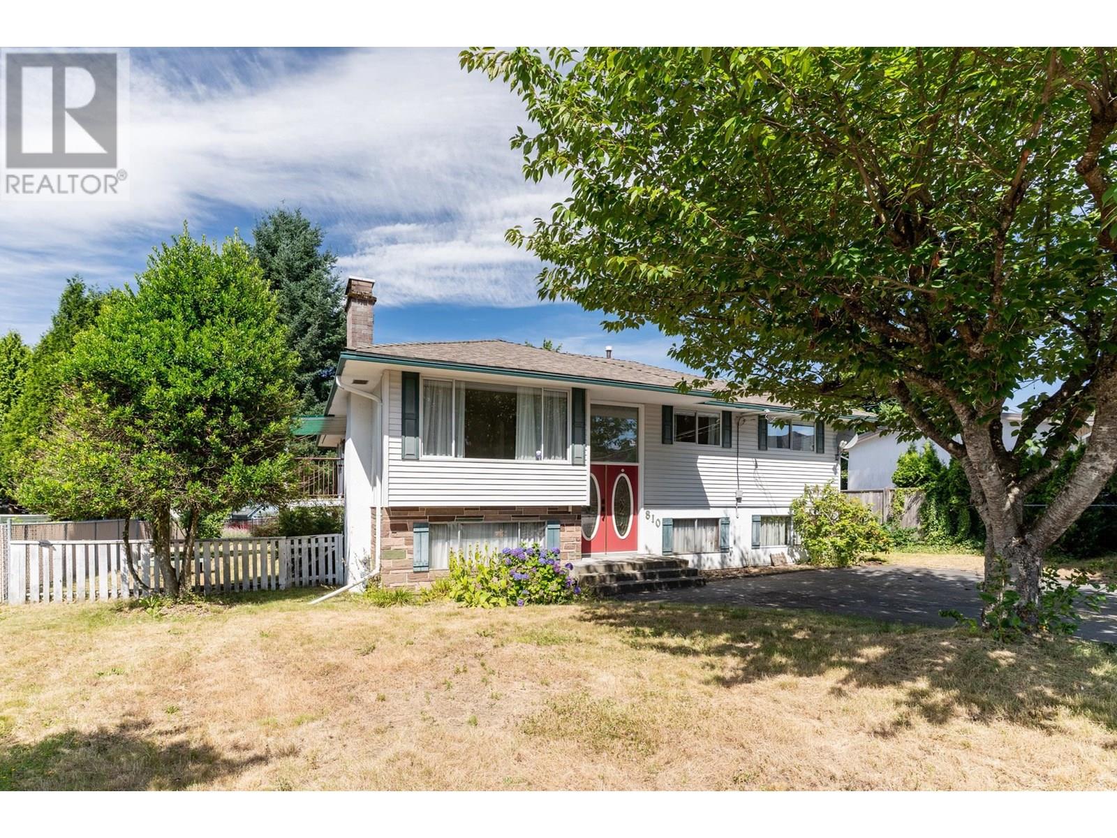 810 LONGLAC STREET|Coquitlam, British Columbia V3J5J8