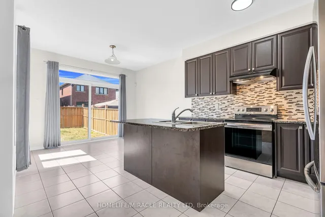 Additional image 10 of 23 Royal Coachman Way
