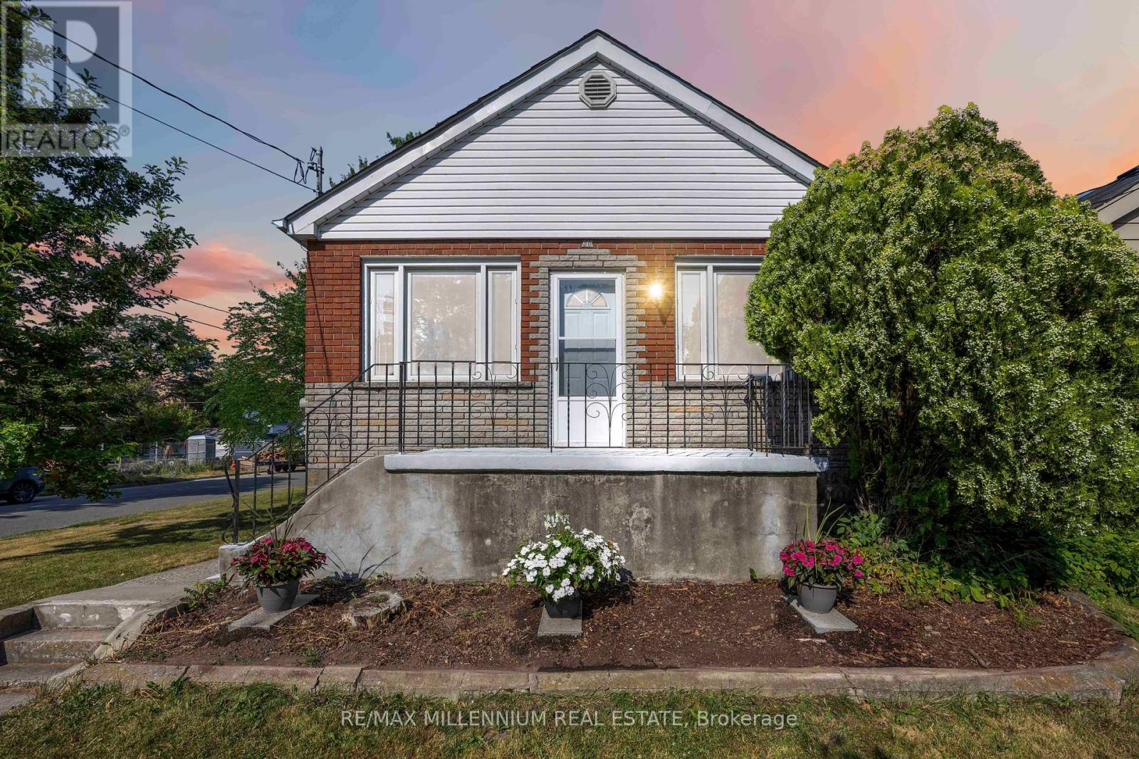 96 PHILLIP AVENUE|Toronto (Birchcliffe-Cliffside), Ontario M1N3R4