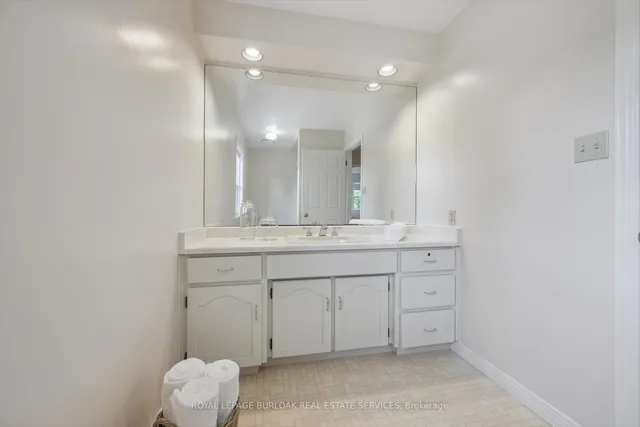 Additional image 37 of 80 Mae Crt