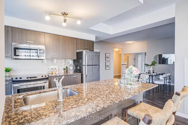 Additional image 8 of 832 Bay St Unit 805