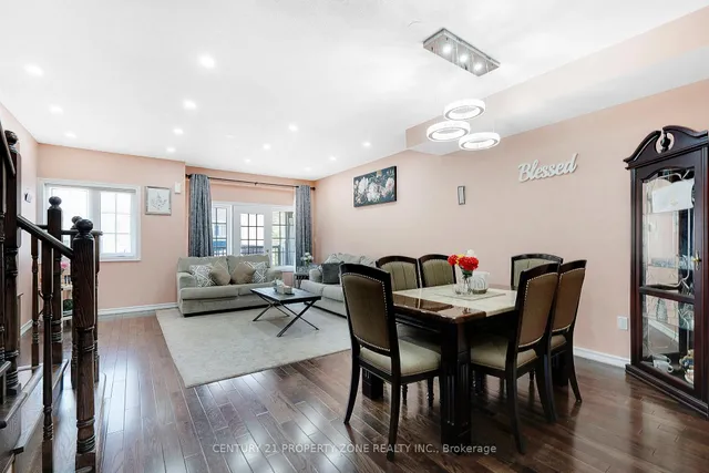 Additional image 18 of 33 Kayak Hts