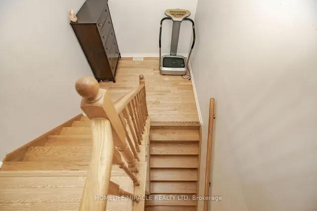 Additional image 21 of 20 Oblate Cres