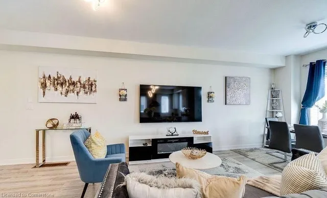 Additional image 3 of 590 North Service Rd