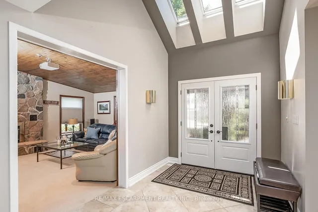 Additional image 5 of 275 Alexander Crt