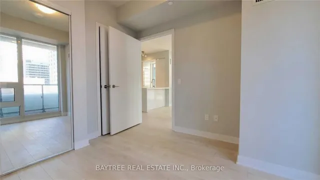 Additional image 7 of 2221 Yonge St Unit 809