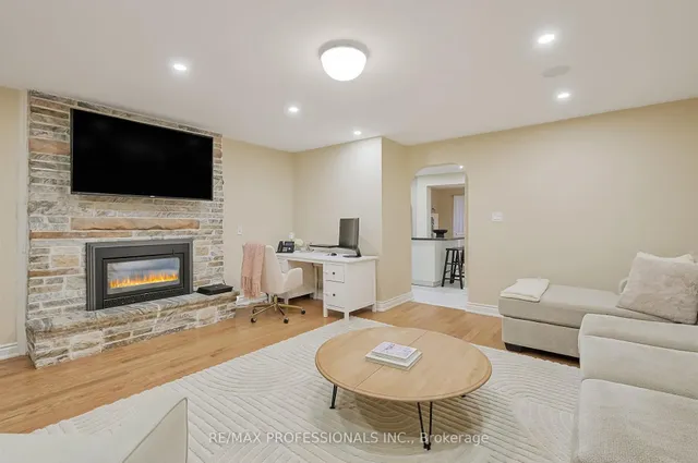 Additional image 20 of 53 Tilden Cres