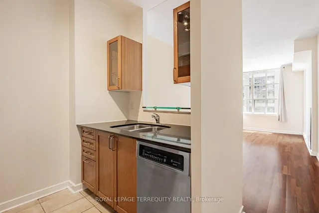 Additional image 16 of 438 Richmond St Unit 722
