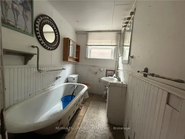 Additional image 10 of 325 WEIR St