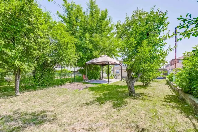 Additional image 27 of 1478 Lawrence Ave