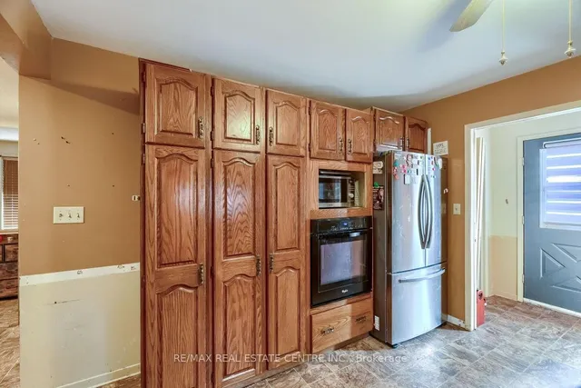 Additional image 18 of 33 MILES St